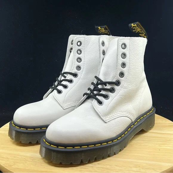 Doc Martens 27376 LACED Virginia soft leather 8 eye boots white premium Sz 8 Men - Picture 7 of 9